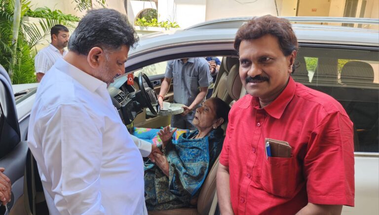 Veteran actress Leelavati | DCM DK Shivakumar came near car, inquired about her health