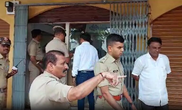 Belagavi | ರಿವಾಲ್ವರ್ ತೋರಿಸಿ ಜುವೆಲರಿ ಅಂಗಡಿ ಮಾಲೀಕನಿಗೆ ಬಂದೂಕಿನಿಂದ ಹೊಡೆದು ದರೋಡೆಗೆ ಯತ್ನ 6 Belagavi | robbery attempted at Jeweler shop after owner was it with revolver