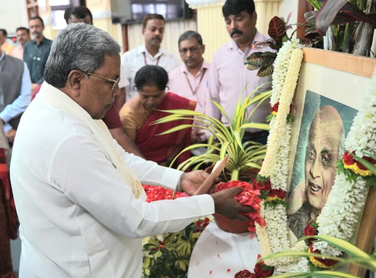Late Sardar Vallabhbhai Patel | Chief Minister Siddaramaiah administered oath to officials as part of "National Unity Day"