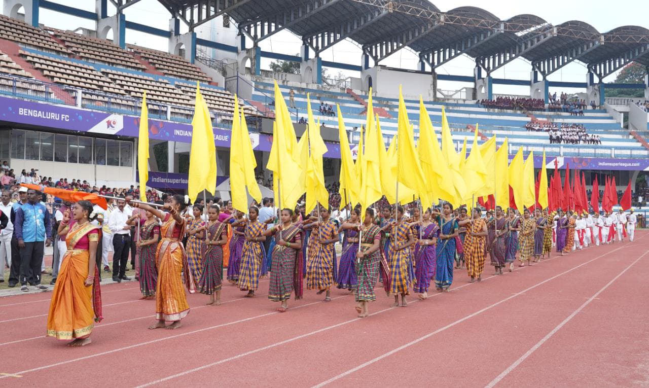 Karnataka Rajyotsava celebration | ಸರ್ಕಾರಿ ಶಾಲೆಗಳಿಗೆ ಉಚಿತ ವಿದ್ಯುತ್ ಹಾಗು ಕುಡಿಯುವ ನೀರು: ಮುಖ್ಯಮಂತ್ರಿ ಸಿದ್ದರಾಮಯ್ಯ ಘೋಷಣೆ 2 Karnataka Rajyotsava celebration Chief Minister Siddaramaiah announced free electricity and drinking water for government schools