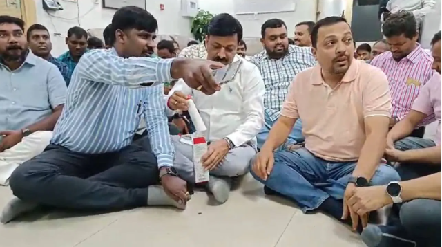 Bengaluru | Go back Sangappa... Insist on payment of outstanding bill: contractor Syed attempts to drink poison Bengaluru | Go back Sangappa... Insist on payment of outstanding bill: contractor Syed attempts to drink poison