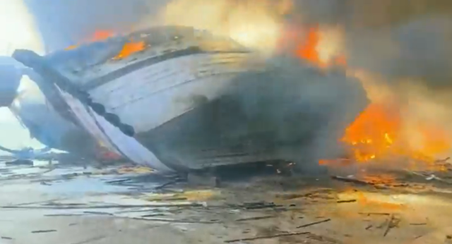 Terrible fire disaster in Udupi; Nine boats, canoes, 3 bikes caught in fire