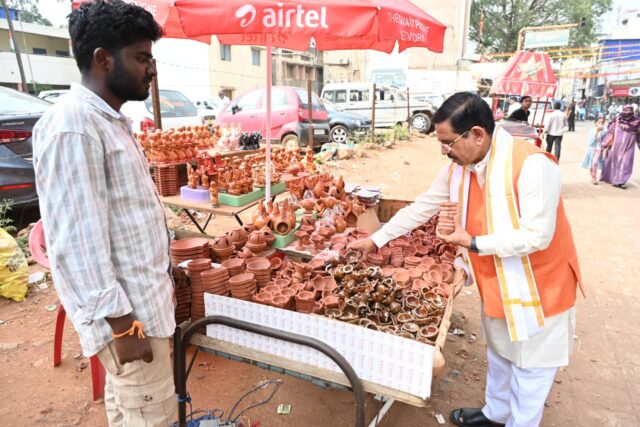 Union Minister Prahlad Joshi encouraged Vocal for Local in Hubbali