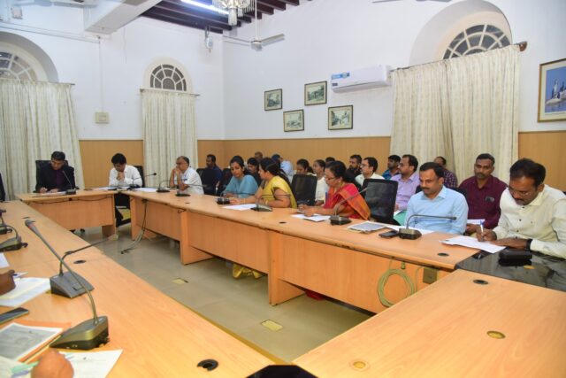 BBMP Chief Commissioner Tushar Giri Nath instructs to depute more land surveyors for the survey work of Lake, Rajkaluve encroachment clearance operation |