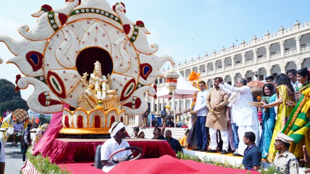 CM Siddaramaiah launched the grand procession of 'Karnataka Sambharam' Namma Jatre folk festival