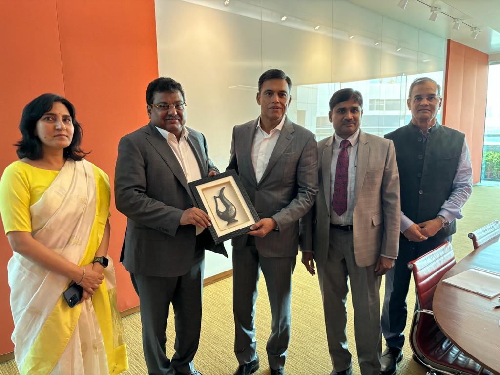 Karnataka Minister MB Patil visits Mumbai to attract capital investment to state | ರಾಜ್ಯಕ್ಕೆ ಬಂಡವಾಳ ಆಕರ್ಷಿಸಲು ಮುಂಬೈಗೆ ಸಚಿವ ಎಂ.ಬಿ.ಪಾಟೀಲ ಭೇಟಿ 1 MB Patil invites India Inc. to invest in Karnataka holds discussions with Tata Group, Mahindra, JSW, RPG