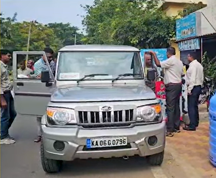 Parliament security failure: Internal security team visits Manoranjan's residence in Mysore | ಸಂಸತ್ ಭದ್ರತಾ ವೈಫಲ್ಯ: ಮೈಸೂರಿನ ಮನೋರಂಜನ್ ನಿವಾಸಕ್ಕೆ ಆಂತರಿಕ ಭದ್ರತಾ ತಂಡ ಭೇಟಿ 2 Parliament security failure: Internal security team visits Manoranjan's residence in Mysore