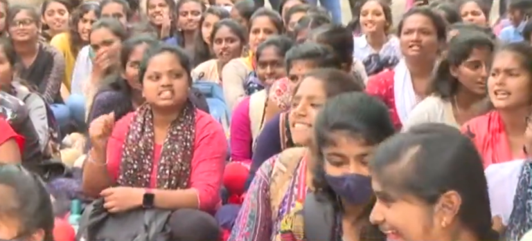 Bengaluru: Students protest at Maharani College demanding basic facilities