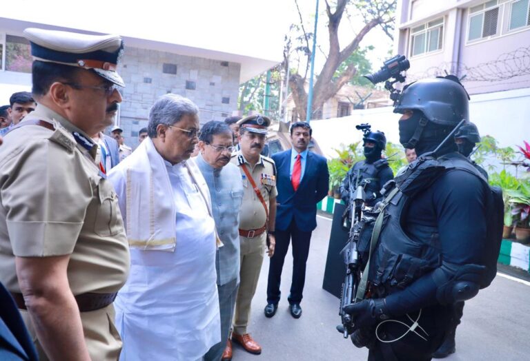 CM Siddaramaiah, G. Parameshwara inspects bomb detection and mobile lab