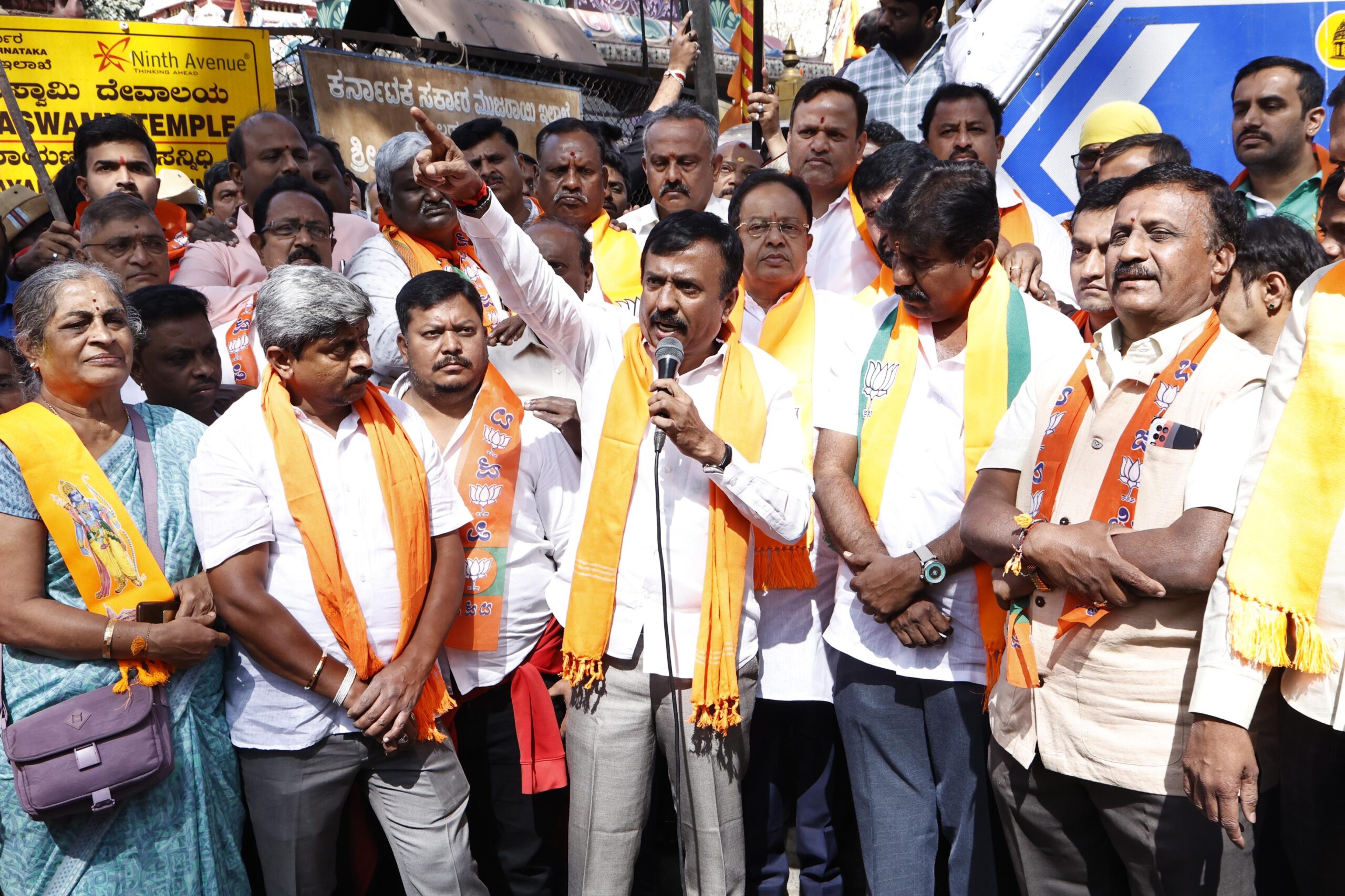 Keregodu Flag Controversy BJP Protests in Bengaluru, Many Arrested