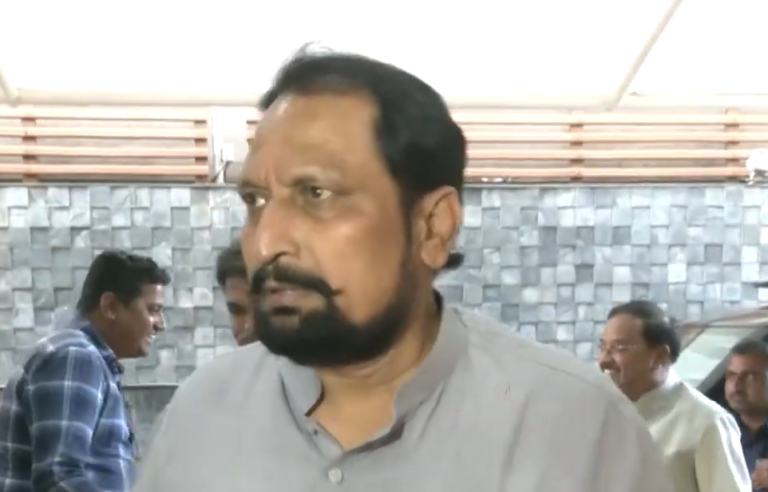 Laxman Savadi seens with BJP Leaders in Belagavi| ಬೆಳಗಾವಿಯಲ್ಲಿ ಬಿಜೆಪಿ ನಾಯಕರ ಜೊತೆ ಲಕ್ಷ್ಮಣ ಸವದಿ ಓಡಾಟ 7 Laxman Savadi seens with BJP Leaders in Belagavi
