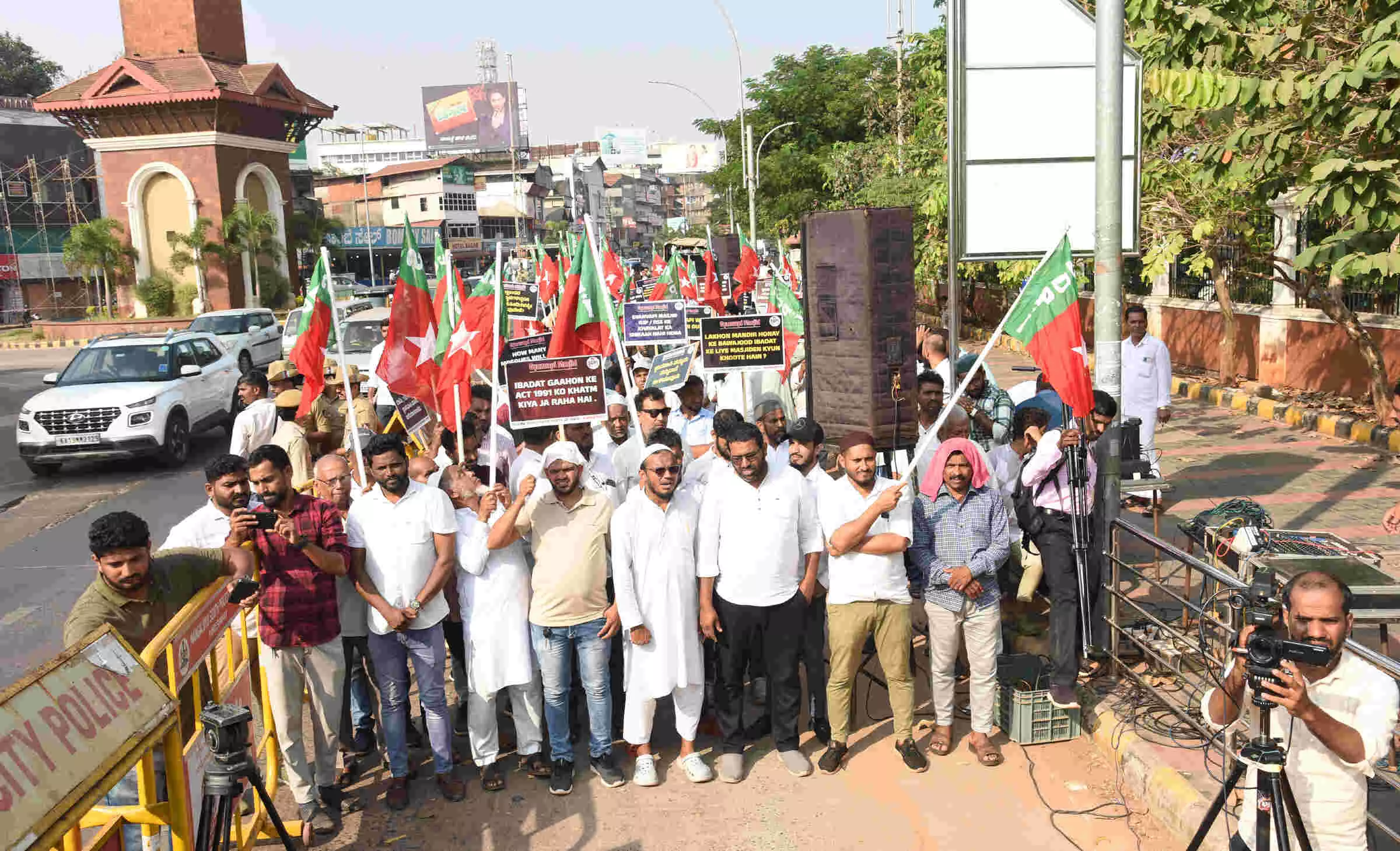 ಪೂಜಾ ಸ್ಥಳಗಳ ಕಾಯ್ದೆಯನ್ನು ಜಾರಿಗೊಳಿಸುವಂತೆ ಆಗ್ರಹಿಸಿ ಪ್ರತಿಭಟನೆ