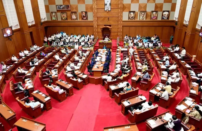 ‘ಜ್ಞಾನ ದೇಗುಲವಿದು ಧೈರ್ಯವಾಗಿ ಪ್ರಶ್ನಿಸು’ : ಪರಿಷತ್‍ನಲ್ಲಿ ಪ್ರತಿಧ್ವನಿಸಿದ ಕುವೆಂಪು ಘೋಷ ವಾಕ್ಯ