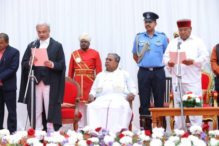 NV Anjaria sworn in as Chief Justice of Karnataka High Court | ಕರ್ನಾಟಕ ಹೈಕೋರ್ಟ್ನ ಮುಖ್ಯ ನ್ಯಾಯಮೂರ್ತಿಯಾಗಿ ಎನ್.ವಿ ಅಂಜಾರಿಯಾ ಪ್ರಮಾಣ ವಚನ ಸ್ವೀಕಾರ 10 ಕರ್ನಾಟಕ ಹೈಕೋರ್ಟ್ನ ಮುಖ್ಯ ನ್ಯಾಯಮೂರ್ತಿಯಾಗಿ ಎನ್.ವಿ ಅಂಜಾರಿಯಾ ಪ್ರಮಾಣ ವಚನ ಸ್ವೀಕಾರ