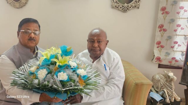 Karnataka BJP in-charge Radha Mohan Das Agarwal met Deve Gowda