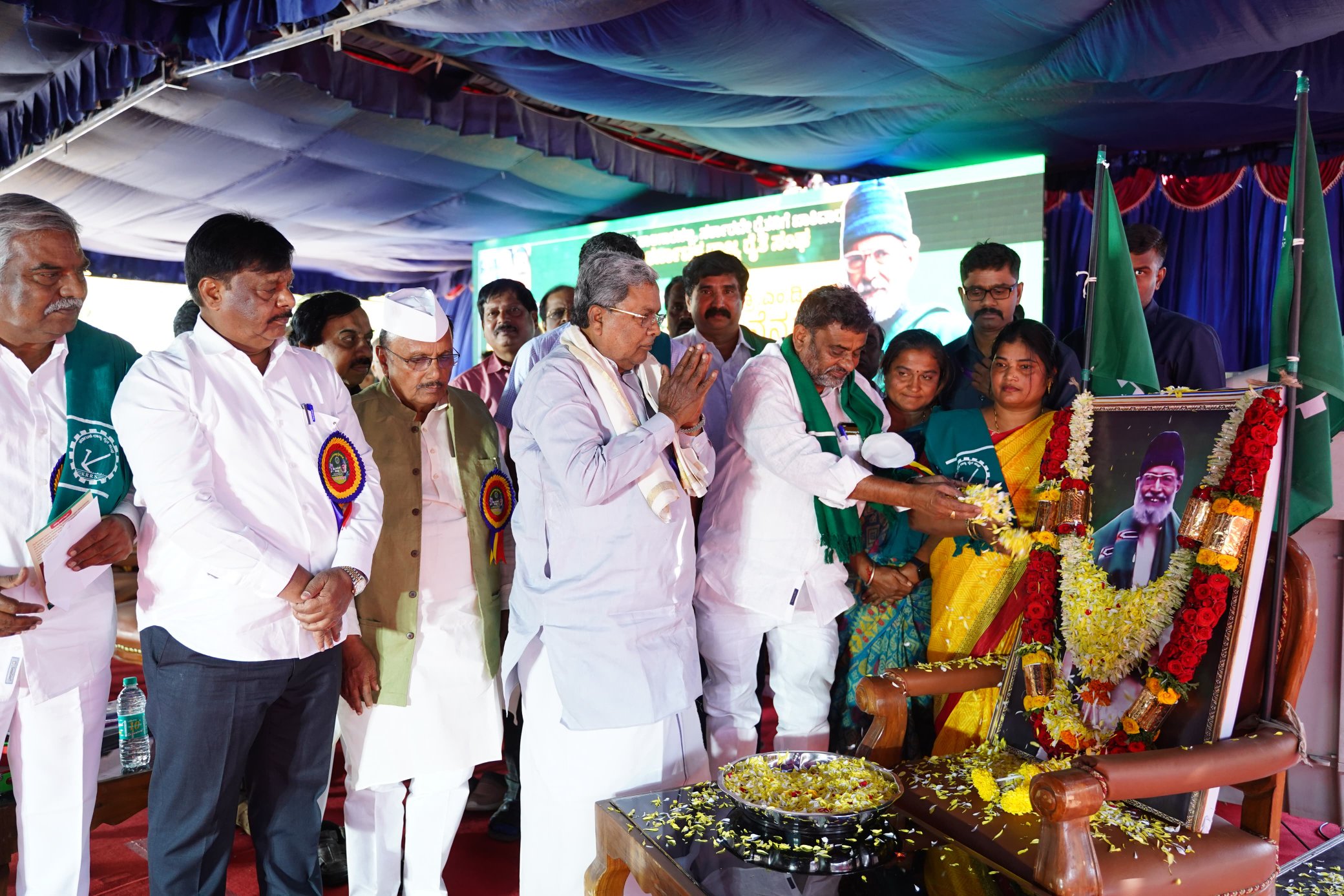 Anti-farmer Land Reforms Act 2020 brought by BJP will be amended: CM Siddaramaiah assures| ಬಿಜೆಪಿ ತಂದಿದ್ದ ರೈತ ವಿರೋಧಿ ಭೂ ಸುಧಾರಣಾ ಕಾಯ್ದೆ 2020ಕ್ಕೆ ತಿದ್ದುಪಡಿ ತರಲಾಗುವುದು: ಸಿ.ಎಂ.ಭರವಸೆ 1 Anti-farmer Land Reforms Act 2020 brought by BJP will be amended: CM Siddaramaiah assures