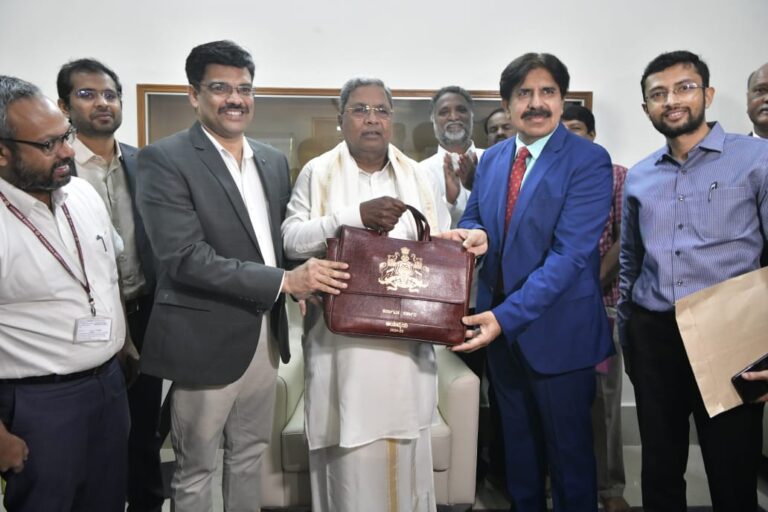 Karnataka Budget 2024: Budget copy handed over to CM Siddaramaiah| ವಿಧಾನಸೌಧಕ್ಕೆ ಬಜೆಟ್ ಕಾಪಿ ತಂದ ಸಿಬ್ಬಂದಿ, CM ಆಗಮನ 7 Karnataka Budget 2024: Budget copy handed over to CM Siddaramaiah