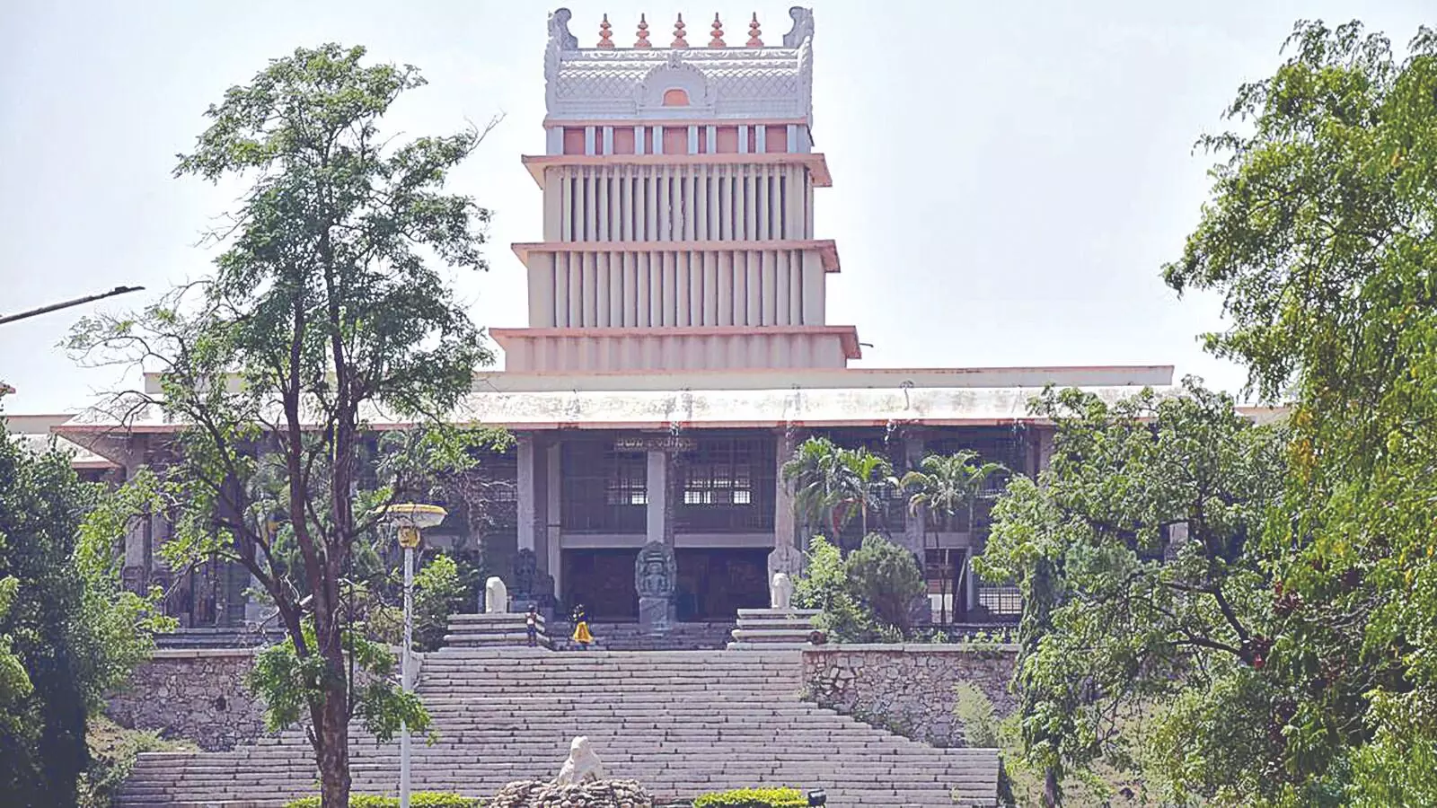 ವಿದ್ಯುತ್ ಬಿಲ್ ಪಾವತಿಸಲು ಪರದಾಡುತ್ತಿರುವ ಹಂಪಿ ಕನ್ನಡ ವಿಶ್ವವಿದ್ಯಾನಿಲಯ?