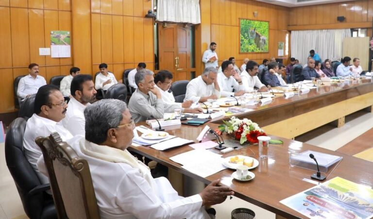 Karnataka: Chief Minister Siddaramaiah instructs to set up helpline, control rooms to tackle drought | ಬರ ನಿರ್ವಹಣೆಗೆ ಸಂಪೂರ್ಣ ಸಿದ್ಧತೆ: ಸಹಾಯವಾಣಿ , ನಿಯಂತ್ರಣಾ ಕೊಠಡಿಗಳ ಸ್ಥಾಪನೆಗೆ ಮುಖ್ಯಮಂತ್ರಿ ಸಿದ್ದರಾಮಯ್ಯ ಸೂಚನೆ 10 Karnataka: Chief Minister Siddaramaiah instructs to set up helpline, control rooms to tackle drought