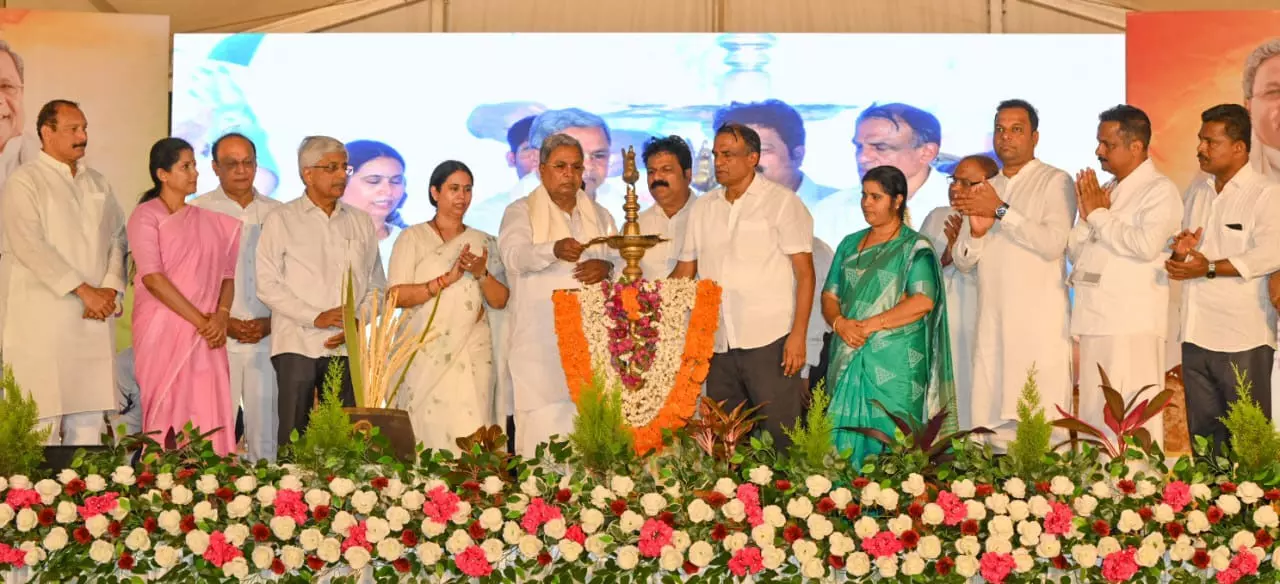 ಸಂವಿಧಾನ ಬದಲಿಸುವ ಬಿಜೆಪಿ ಹುನ್ನಾರ ವಿಫಲಗೊಳಿಸಿ: ಸಿಎಂ ಸಿದ್ದರಾಮಯ್ಯ ಕರೆ 1 ಸಂವಿಧಾನ ಬದಲಿಸುವ ಬಿಜೆಪಿ ಹುನ್ನಾರ ವಿಫಲಗೊಳಿಸಿ: ಸಿಎಂ ಸಿದ್ದರಾಮಯ್ಯ ಕರೆ