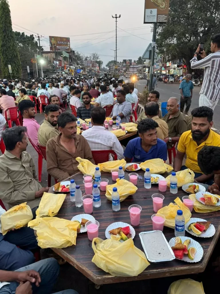 ಮುಡಿಪು‌‌ ಜಂಕ್ಷನ್ ನಲ್ಲಿ ರಿಕ್ಷಾ ಚಾಲಕರ ಸೌಹಾರ್ದ ಇಫ್ತಾರ್ ಸಂಗಮ