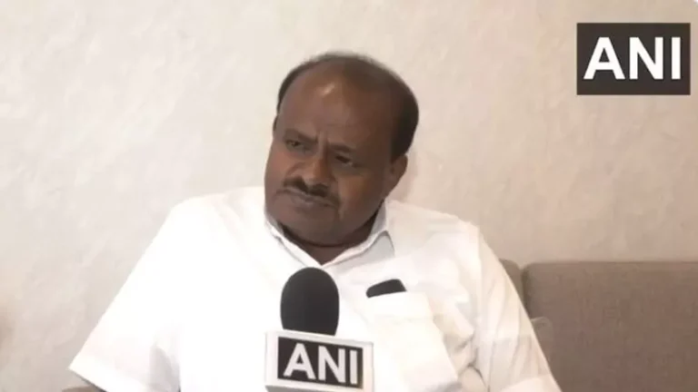 ಪ್ರಜ್ವಲ್ ರೇವಣ್ಣ ಲೈಂಗಿಕ ಹಗರಣ: ಬಿಜೆಪಿ ನಾಯಕರ ವಿರುದ್ಧವೇ ಆರೋಪ ಮಾಡಿದ ಎಚ್.ಡಿ. ಕುಮಾರಸ್ವಾಮಿ 7 ಪ್ರಜ್ವಲ್ ರೇವಣ್ಣ ಲೈಂಗಿಕ ಹಗರಣ: ಬಿಜೆಪಿ ನಾಯಕರ ವಿರುದ್ಧವೇ ಆರೋಪ ಮಾಡಿದ ಎಚ್.ಡಿ. ಕುಮಾರಸ್ವಾಮಿ