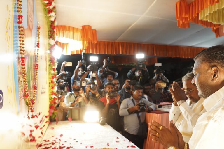 ನೇಹಾ ಹಿರೇಮಠ್ ಮನೆಗೆ ಸಿಎಂ ಸಿದ್ದರಾಮಯ್ಯ ಭೇಟಿ : ಪೋಷಕರಿಗೆ ಸಾಂತ್ವನ 7 CM Siddaramaiah visits Neha Hiremath's house: Condolences to parents