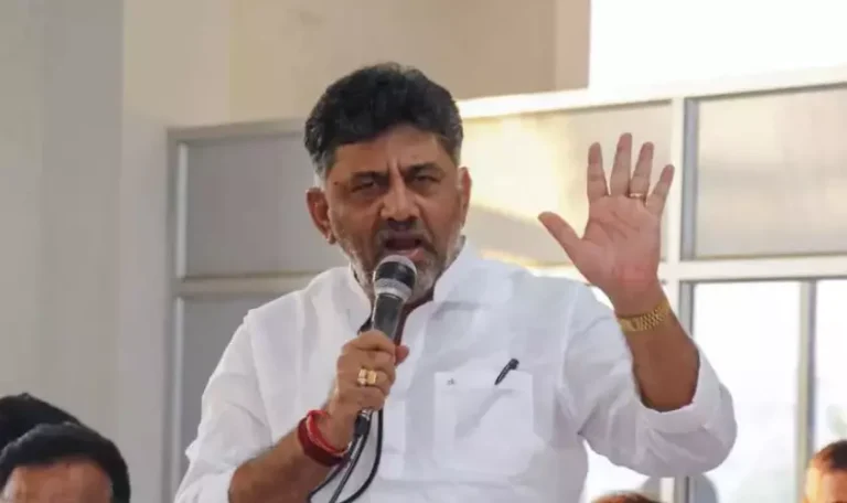 ಪ್ರಜ್ವಲ್‌ ಲೈಂಗಿಕ ಹಗರಣ | ಹೋರಾಟ ಮಾಡದಂತೆ ಕುಮಾರಸ್ವಾಮಿಯನ್ನು ಕಟ್ಟಿಹಾಕಿರುವವರು ಯಾರು?: ಡಿಕೆಶಿ