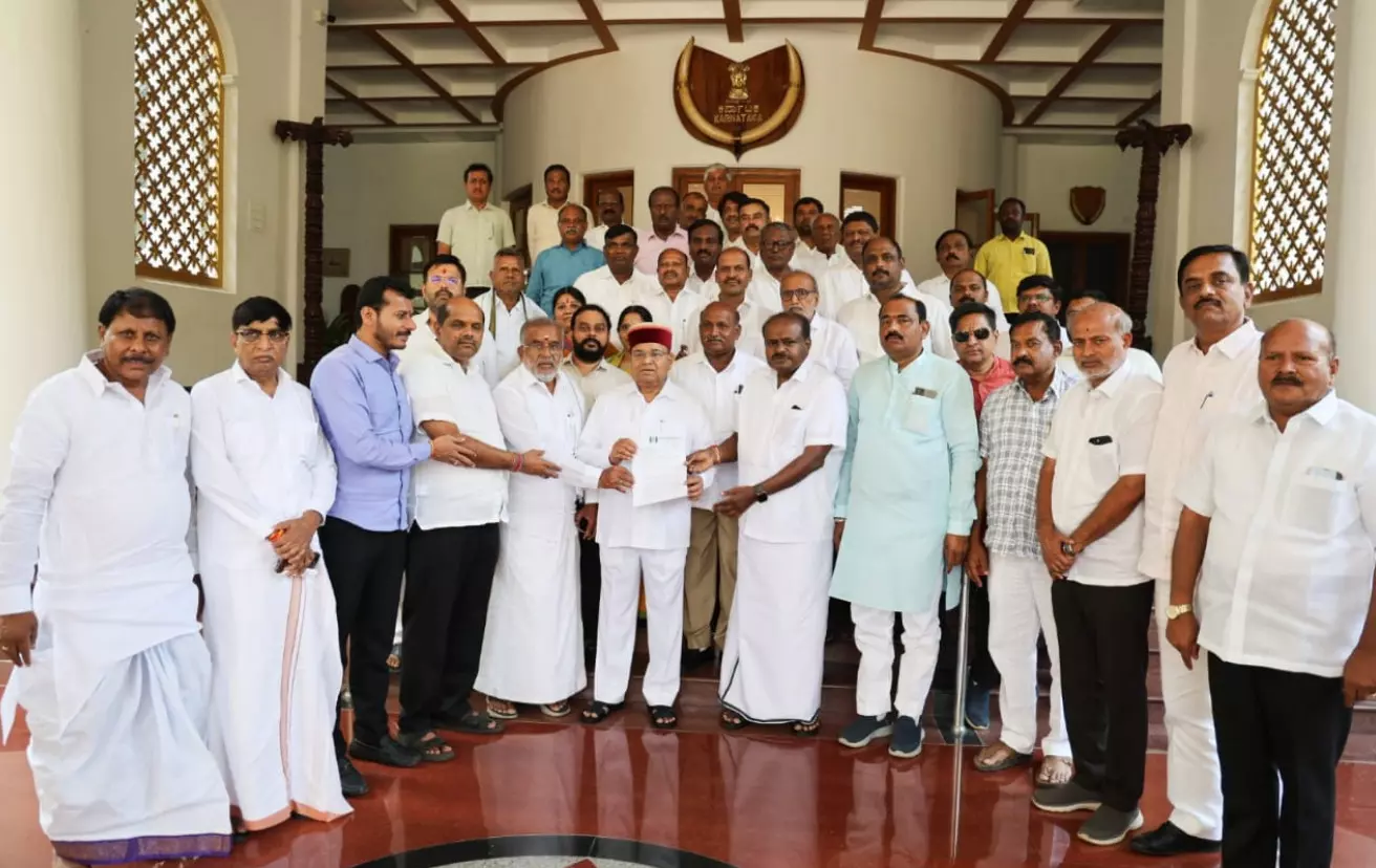 ಪ್ರಜ್ವಲ್ ಲೈಂಗಿಕ ಹಗರಣ | ನಿಷ್ಪಕ್ಷಪಾತ ತನಿಖೆಗೆ ಒತ್ತಾಯಿಸಿ ರಾಜ್ಯಪಾಲರಿಗೆ ಜೆಡಿಎಸ್​ ನಿಯೋಗ ದೂರು