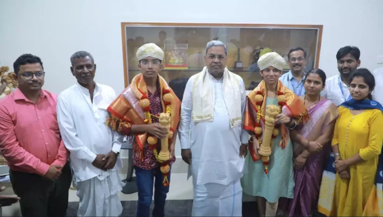 ಎಸೆಸೆಲ್ಸಿ ಪರೀಕ್ಷೆ | ರಾಜ್ಯಕ್ಕೆ ಪ್ರಥಮ, ದ್ವಿತೀಯ ಸ್ಥಾನ ಪಡೆದ ವಿದ್ಯಾರ್ಥಿಗಳನ್ನು ಸನ್ಮಾನಿಸಿದ ಸಿಎಂ ಸಿದ್ದರಾಮಯ್ಯ