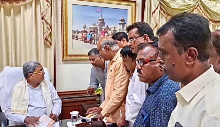 ಗ್ರಾಮೀಣ ಪತ್ರಕರ್ತರಿಗೆ ಬಸ್ ಪಾಸ್ : ಪತ್ರಕರ್ತರ ಸಂಘದಿಂದ ಮುಖ್ಯಮಂತ್ರಿಗೆ ಅಭಿನಂದನೆ 2 ಗ್ರಾಮೀಣ ಪತ್ರಕರ್ತರಿಗೆ ಬಸ್ ಪಾಸ್ : ಕೆಯುಡಬ್ಲ್ಯುಜೆ ನಿಯೋಗದಿಂದ ಮುಖ್ಯಮಂತ್ರಿಗೆ ಅಭಿನಂದನೆ