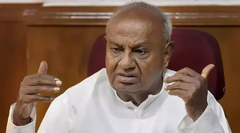 ಭಾರತಕ್ಕೆ ವಾಪಸಾಗಿ ಪೊಲೀಸರಿಗೆ ಶರಣಾಗು: ಲೈಂಗಿಕ ಹಗರಣ ಆರೋಪಿ, ಮೊಮ್ಮಗ ಪ್ರಜ್ವಲ್‌ ರೇವಣ್ಣಗೆ ಎಚ್‌.ಡಿ. ದೇವೇಗೌಡ ತಾಕೀತು