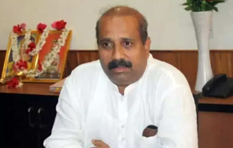 ಬಿಜೆಪಿಯಿಂದ ಮಾಜಿ ಶಾಸಕ ರಘುಪತಿ ಭಟ್ ಉಚ್ಚಾಟನೆ 4 ಬಿಜೆಪಿಯಿಂದ ಮಾಜಿ ಶಾಸಕ ರಘುಪತಿ ಭಟ್ ಉಚ್ಚಾಟನೆ