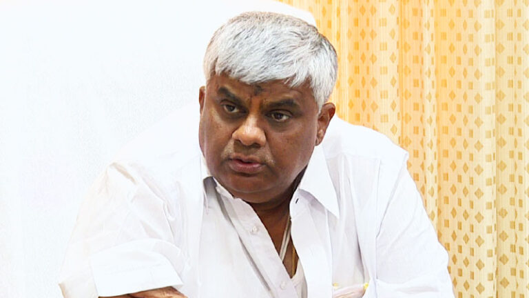 ಹೆಚ್.ಡಿ.ರೇವಣ್ಣ ಜಾಮೀನು ರದ್ದತಿಗೆ ಹೈಕೋರ್ಟ್ ನಕಾರ 7 ಮಹಿಳೆ ಕಿಡ್ನ್ಯಾಪ್ ಕೇಸ್: ಇಂದು ಮಧ್ಯಾಹ್ನ ಜೈಲಿನಿಂದ ರೇವಣ್ಣ ರಿಲೀಸ್.. ಪೋಲಿಸ್ ಬಂದೋಬಸ್ತ್!