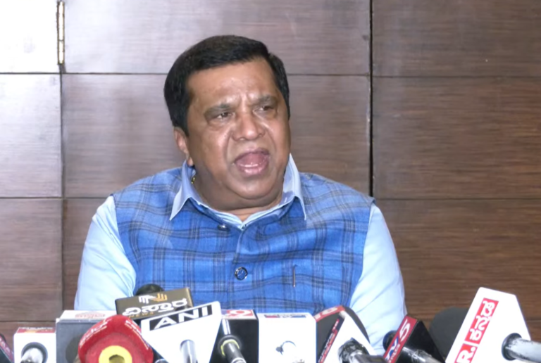 Hassan | ಪೆನ್ಡ್ರೈವ್ಗೂ ನನಗೂ ಸಂಬಂಧವಿಲ್ಲ : ಎಲ್.ಆರ್.ಶಿವರಾಮೇಗೌಡ 8 LR Shivaramegowda