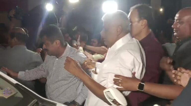 ಮಹಿಳೆಯ ಅಪಹರಣ ಪ್ರಕರಣ: ಎಚ್.ಡಿ.ರೇವಣ್ಣ ಜಾಮೀನು ಅರ್ಜಿ ವಿಚಾರಣೆ ಮುಂದೂಡಿಕೆ 5 HD Revanna arrested