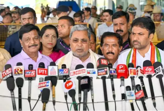 ವಾಲ್ಮೀಕಿ ನಿಗಮದ ಅವ್ಯವಹಾರ ಪ್ರಕರಣದಲ್ಲಿ ಯಾರನ್ನೂ ರಕ್ಷಿಸುವ ಪ್ರಶ್ನೆಯೇ ಇಲ್ಲ : ಸಿಎಂ ಸಿದ್ದರಾಮಯ್ಯ ಸ್ಪಷ್ಟನೆ 1 ವಾಲ್ಮೀಕಿ ನಿಗಮದ ಅವ್ಯವಹಾರ ಪ್ರಕರಣದಲ್ಲಿ ಯಾರನ್ನೂ ರಕ್ಷಿಸುವ ಪ್ರಶ್ನೆಯೇ ಇಲ್ಲ : ಸಿಎಂ ಸಿದ್ದರಾಮಯ್ಯ ಸ್ಪಷ್ಟನೆ