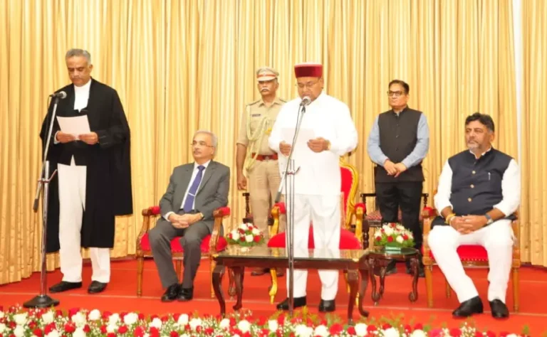 ಕರ್ನಾಟಕದ ಉಚ್ಛ ನ್ಯಾಯಾಲಯದ ನ್ಯಾಯಮೂರ್ತಿಗಳಾಗಿ ವಲ್ಲೂರಿ ಕಾಮೇಶ್ವರ ರಾವ್ ಪ್ರಮಾಣವಚನ ಸ್ವೀಕಾರ 5 ಹೈಕೋರ್ಟ್ನ ನ್ಯಾಯಮೂರ್ತಿಗಳಾಗಿ ವಲ್ಲೂರಿ ಕಾಮೇಶ್ವರರಾವ್ ಪ್ರಮಾಣವಚನ ಸ್ವೀಕಾರ