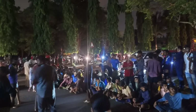 ಹಾಸ್ಟೆಲ್‍ನಲ್ಲಿ ಕಳಪೆ ಆಹಾರ ವಿತರಣೆ ಆರೋಪ | ಬೆಂಗಳೂರು ವಿ.ವಿ.ಯಲ್ಲಿ ಪ್ರತಿಭಟನೆ