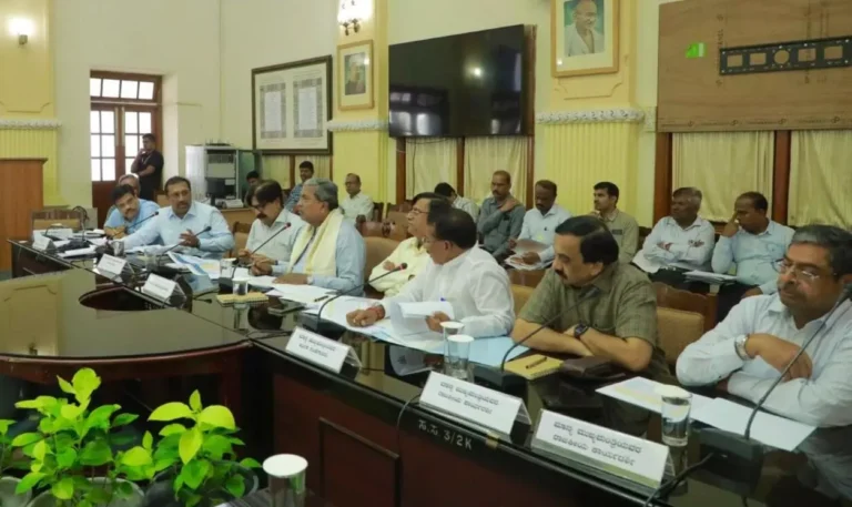 ಅಬಕಾರಿ ಪರವಾನಗಿಗಳ ನವೀಕರಣಕ್ಕೆ ಕಿರುಕುಳ ನೀಡಬಾರದು: ಅಧಿಕಾರಿಗಳಿಗೆ ಸಿಎಂ ಸಿದ್ದರಾಮಯ್ಯ ಸೂಚನೆ