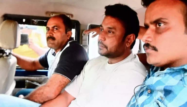 ರೇಣುಕಾಸ್ವಾಮಿ ಕೊಲೆ ಪ್ರಕರಣ | ದರ್ಶನ್‌, ಪವಿತ್ರಾ ಗೌಡರನ್ನು ಪೊಲೀಸ್​​​​ ಕಸ್ಟಡಿಗೆ ನೀಡಿ ಕೋರ್ಟ್​ ಆದೇಶ​​​