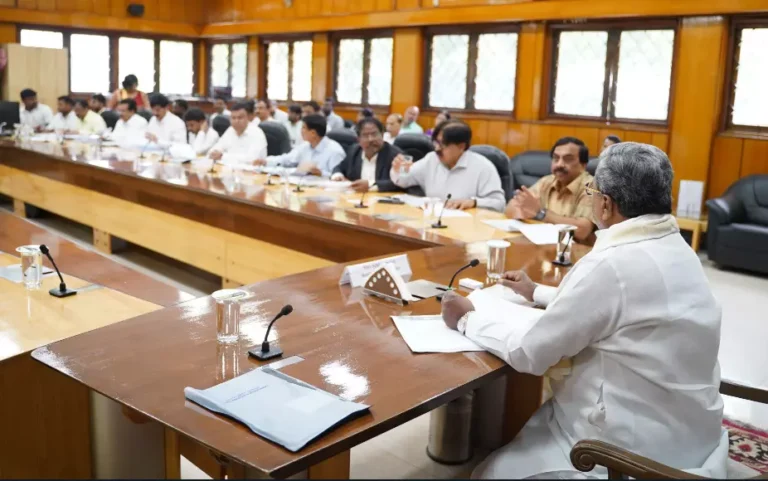 ದಲಿತರ ಮಕ್ಕಳನ್ನು ಸರಿಯಾಗಿ ನೋಡಿಕೊಳ್ಳಲು ಆಗದಿದ್ದರೆ ಸೇವೆಯಲ್ಲಿರಲು ನಾಲಾಯಕ್ : ಅಧಿಕಾರಿಗಳ ವಿರುದ್ಧ ಸಿಎಂ ಸಿದ್ದರಾಮಯ್ಯ ಗರಂ