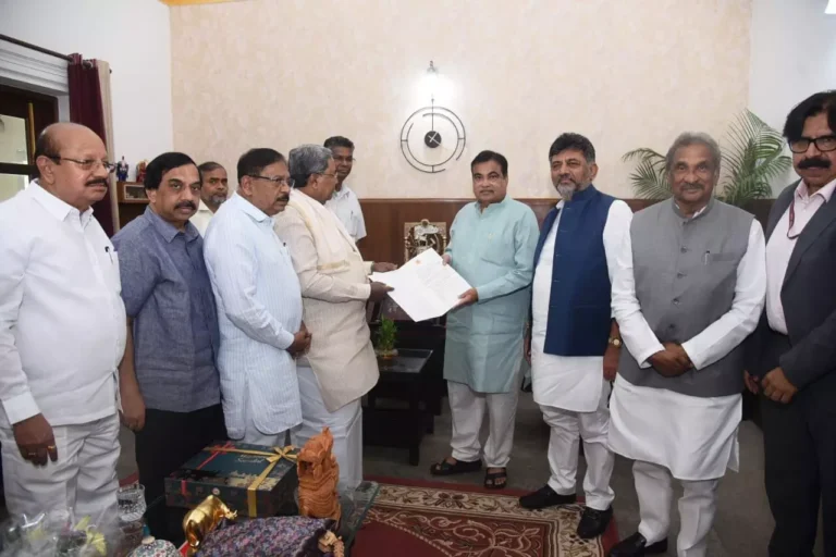 ರಾಜ್ಯದ ಪ್ರಮುಖ ಹೆದ್ದಾರಿ ಯೋಜನೆಗಳಿಗೆ ಅನುಮೋದನೆ ನೀಡಿ: ಕೇಂದ್ರ ಸಚಿವ ನಿತಿನ್ ಗಡ್ಕರಿಗೆ ಸಿಎಂ ಸಿದ್ದರಾಮಯ್ಯ ಮನವಿ