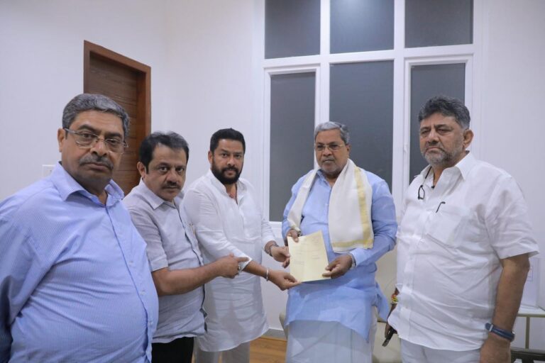 ಕರ್ನಾಟಕದ ಜನತೆ ದಿಕ್ಕು ತಪ್ಪಬಾರದು ಅಂತ ರಾಜೀನಾಮೆ ಕೊಟ್ಟಿದ್ದೀನಿ: ಸಚಿವ ನಾಗೇಂದ್ರ 7 Breaking: CM ಸಿದ್ದರಾಮಯ್ಯಗೆ ರಾಜೀನಾಮೆ ಪತ್ರ ನೀಡಿದ ಸಚಿವ ನಾಗೇಂದ್ರ..!