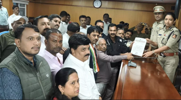 ಆರ್.ಟಿ.ಐ ಕಾರ್ಯಕರ್ತರಾದ ಗಂಗರಾಜು, ಸ್ನೇಹಮಯಿ ಕೃಷ್ಣ ವಿರುದ್ಧ ಕ್ರಮಕ್ಕೆ ಆಗ್ರಹಿಸಿ ಕಾಂಗ್ರೆಸ್ ದೂರು