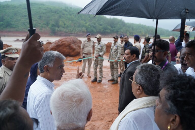 ಶಿರೂರು ಭೂಕುಸಿತ: ಮಣ್ಣು ತೆರವು ಮತ್ತು ಶೋಧ ಕಾರ್ಯಾಚರಣೆಗೆ ಮಿಲಿಟರಿ ಹಾಗೂ ನೌಕಾಪಡೆ 4 IMG-20240721-WA0275