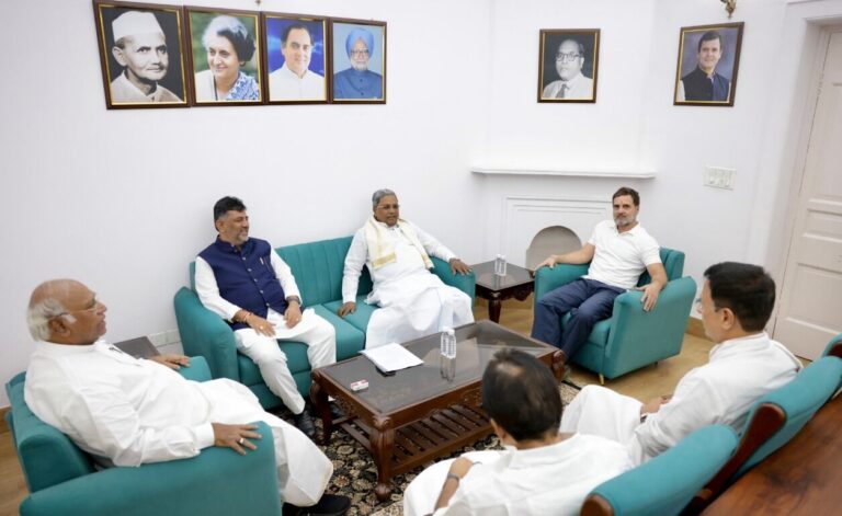 ದಿಲ್ಲಿಯಲ್ಲಿ ಖರ್ಗೆ, ರಾಹುಲ್ ಗಾಂಧಿ ಅವರನ್ನು ಭೇಟಿಯಾದ ಸಿದ್ದರಾಮಯ್ಯ, ಡಿ.ಕೆ.ಶಿವಕುಮಾರ್