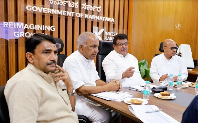 ವಿಮಾನ ನಿಲ್ದಾಣ, ಏರ್ ಸ್ಟ್ರಿಪ್ ಪ್ರಗತಿ ಪರಿಶೀಲನೆ | ತಾಂತ್ರಿಕ ಅಡಚಣೆಗಳ ನಿವಾರಣೆಗೆ ಎಂ.ಬಿ.ಪಾಟೀಲ್ ಸೂಚನೆ