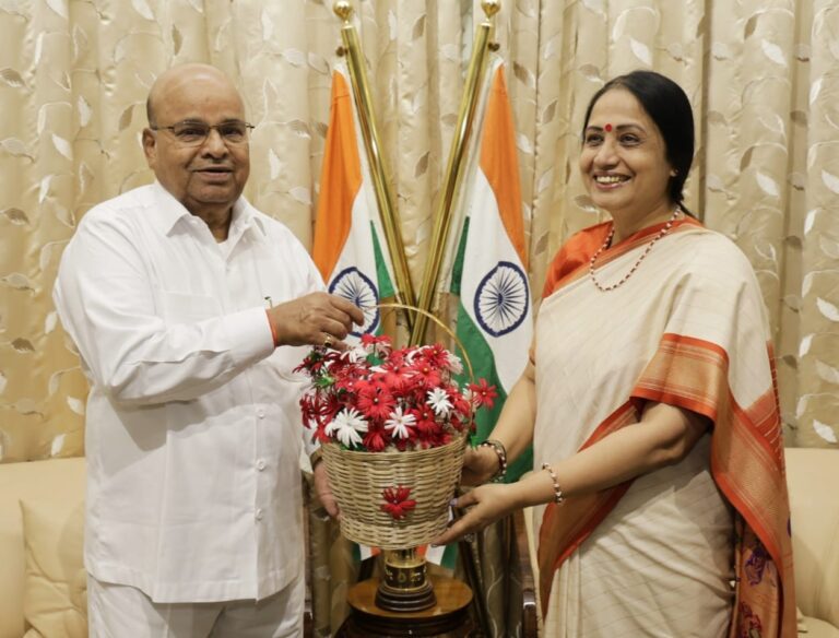ರಾಜ್ಯಪಾಲರನ್ನು ಭೇಟಿ ಮಾಡಿದ ಮುಖ್ಯ ಕಾರ್ಯದರ್ಶಿ ಶಾಲಿನಿ ರಜನೀಶ್ 8 Chief Secretary Shalini Rajneesh met the Governor