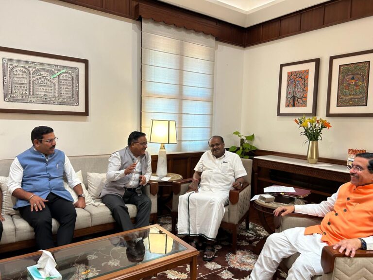 ಮುಡಾ ಪ್ರಕರಣ | ಪಾದಯಾತ್ರೆಗೆ ಚಾಲನೆ ಕೊಡುವ ಎಚ್.ಡಿ.ಕುಮಾರಸ್ವಾಮಿ, ಬಿ.ಎಸ್.ಯಡಿಯೂರಪ್ಪ ; ಆಗಸ್ಟ್ 3ರಿಂದ ಮೈಸೂರು ಚಲೋ ಪಾದಯಾತ್ರೆ: ವಿಜಯೇಂದ್ರ 2 IMG-20240801-WA0182